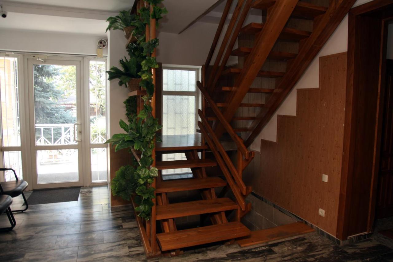 Гостевой Дом Шумкар Азия Guest House Shumkar Asia Bishkek Ngoại thất bức ảnh